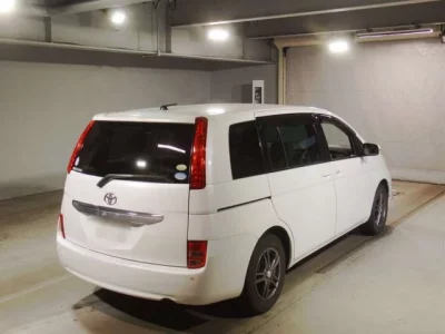 Toyota ISIS