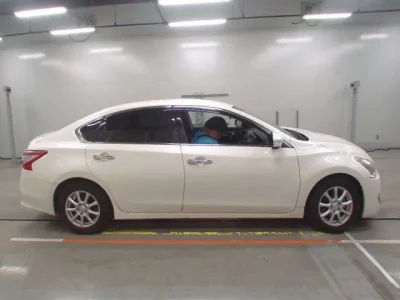 Nissan TEANA