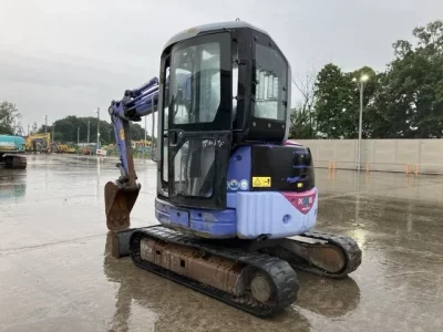 KOMATSU PC30UU-3