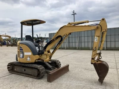 KOMATSU PC30MR-3