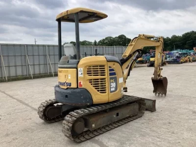 KOMATSU PC30MR-3