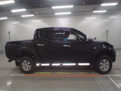 Mitsubishi TRITON