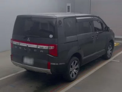 Mitsubishi DELICA D5