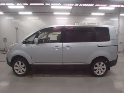Mitsubishi DELICA D5