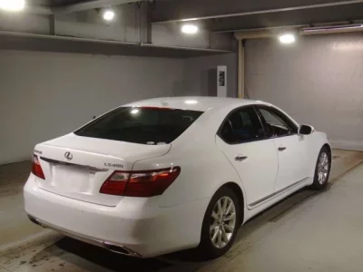 Lexus LS