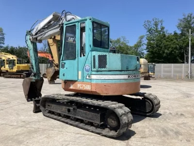 KOMATSU PC75UU-1