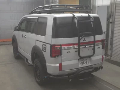 Mitsubishi DELICA D5