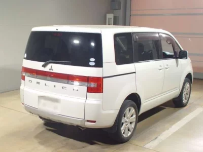 Mitsubishi DELICA D5