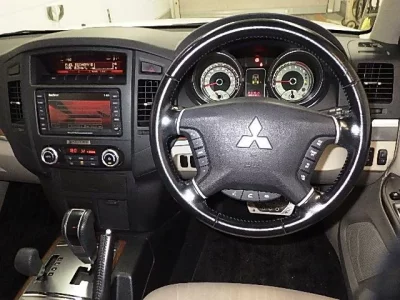 Mitsubishi PAJERO