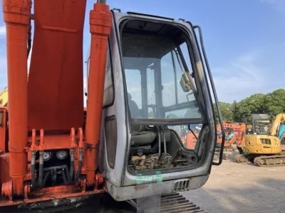 HITACHI EX200-2