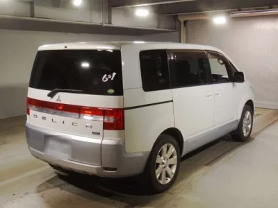 Mitsubishi DELICA D5