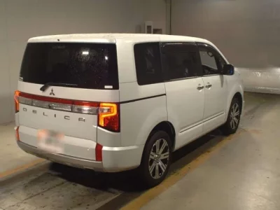 Mitsubishi DELICA D5