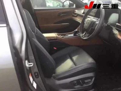 Toyota CROWN CROSSOVER