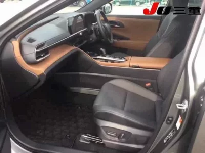 Toyota CROWN CROSSOVER