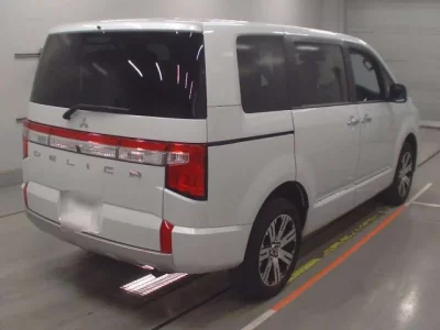 Mitsubishi DELICA D5