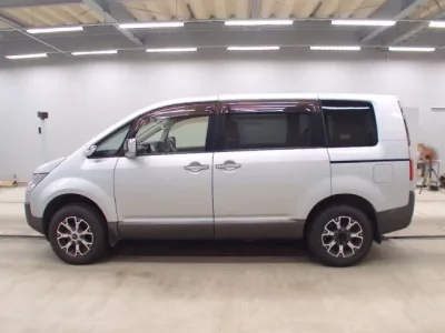 Mitsubishi DELICA D5