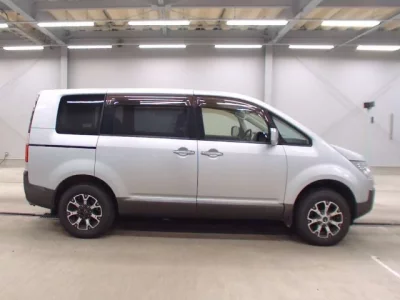 Mitsubishi DELICA D5