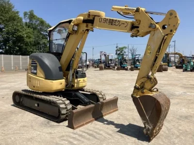 KOMATSU PC30UU-5
