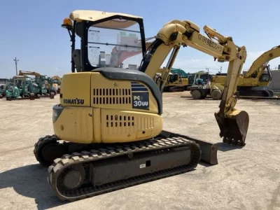 KOMATSU PC30UU-5