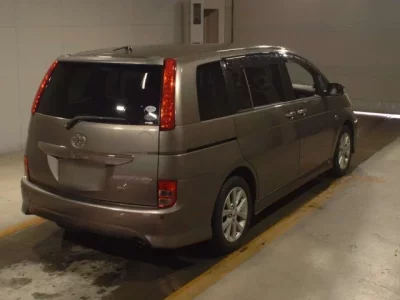 Toyota ISIS