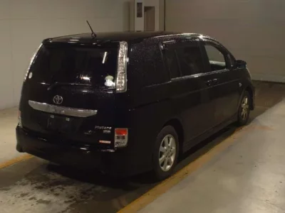 Toyota ISIS