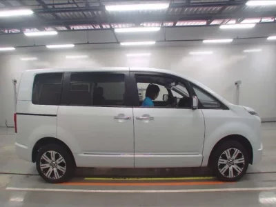 Mitsubishi DELICA D5