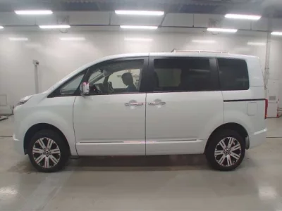 Mitsubishi DELICA D5