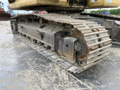 KOMATSU PC200-8