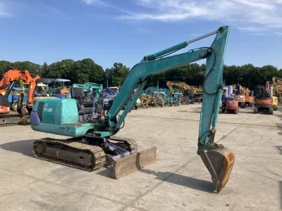 KOMATSU PC30-7E