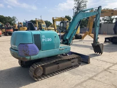 KOMATSU PC30-7E