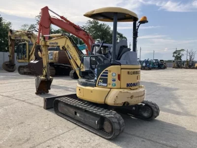 KOMATSU PC35MR-5