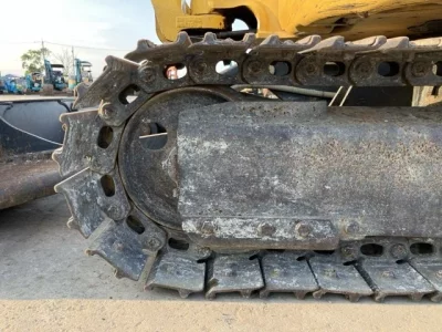 KOMATSU PC30MR-5