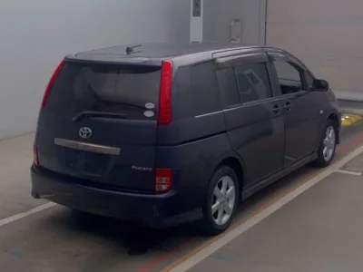 Toyota ISIS