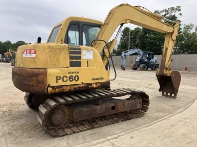 KOMATSU PC60-7