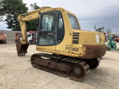 KOMATSU PC60-7