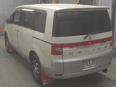 Mitsubishi DELICA D5