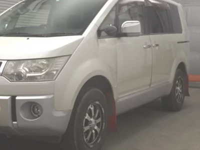 Mitsubishi DELICA D5