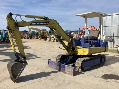 KOMATSU PC10-6