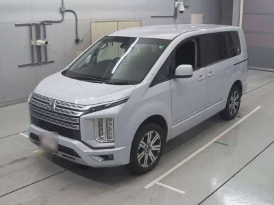 Mitsubishi DELICA D5