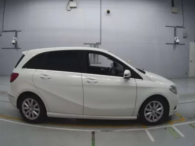 Mercedes-Benz B CLASS