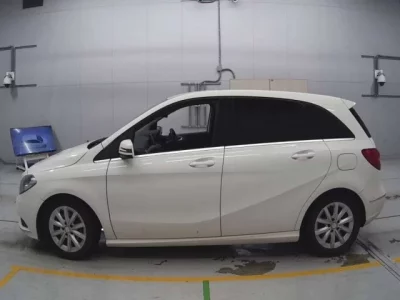 Mercedes-Benz B CLASS