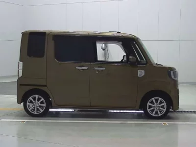 Toyota PIXIS MEGA