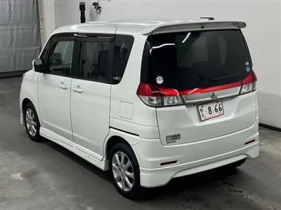 Mitsubishi DELICA D2