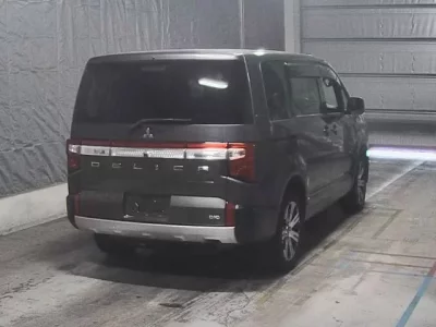 Mitsubishi DELICA D5