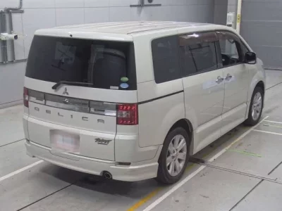 Mitsubishi DELICA D5