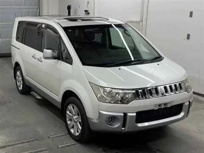 Mitsubishi DELICA D5