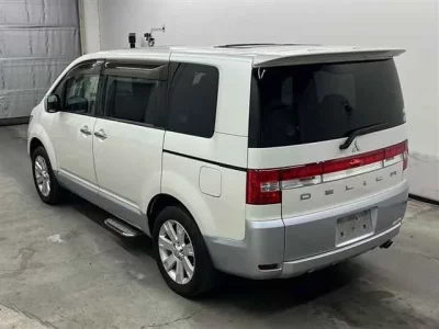 Mitsubishi DELICA D5