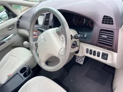 Mitsubishi GRANDIS