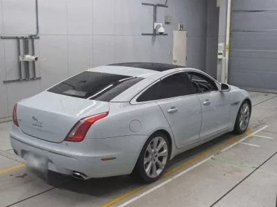 Jaguar XJ SERIES