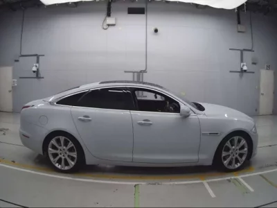 Jaguar XJ SERIES
